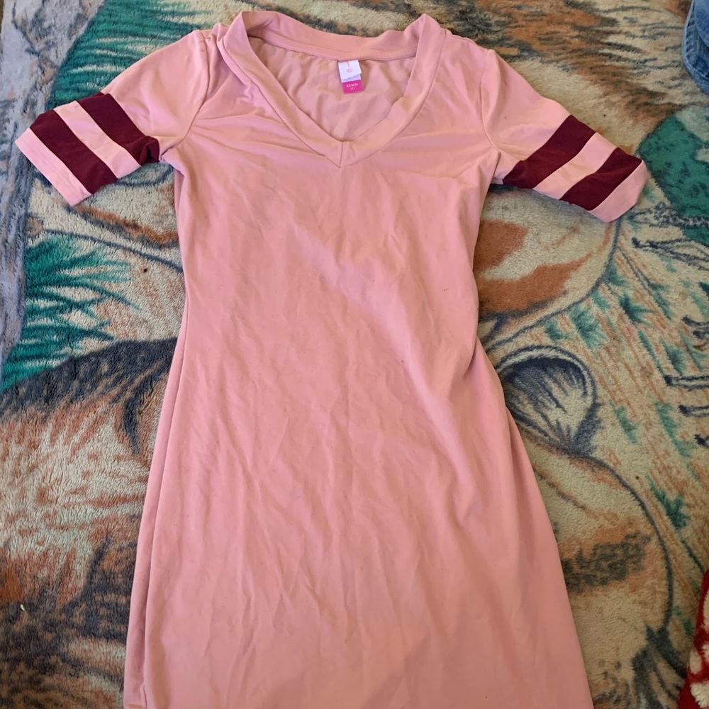 Short sleeve pink/maroon dress